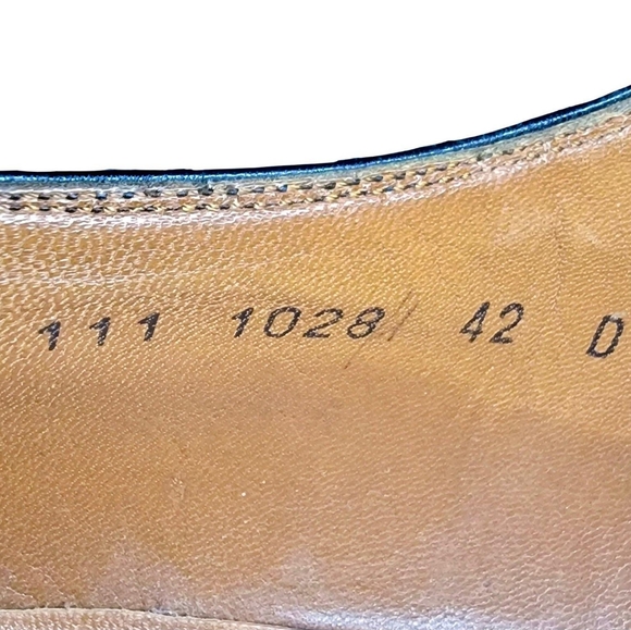 Gucci Men's Leather Cap Toe Oxfords - Picture 8 of 8